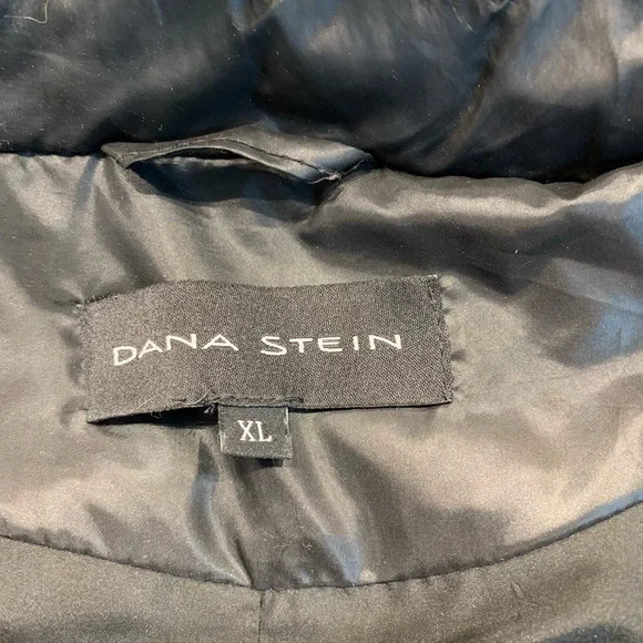 Black Dana Stein Puffer Vest with Fur Collar - Picture 4 of 7